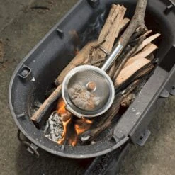 Kikkerland Huckleberry Popcorn Maker - Maak Je Eigen Popcorn - Popcornpan - Kampvuur - Buitenspeelgoed - Buitenspelen - Kamperen -Campingaz winkel 1200x1200 782